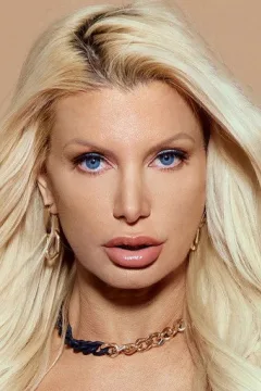 Brittany Andrews — фото